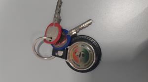 CS640/2024  2 KEYS AND KEY RING WITH  WRITTEN &quot;MONDO RISPARMIO&quot;